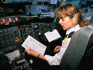 Женщина - пилот