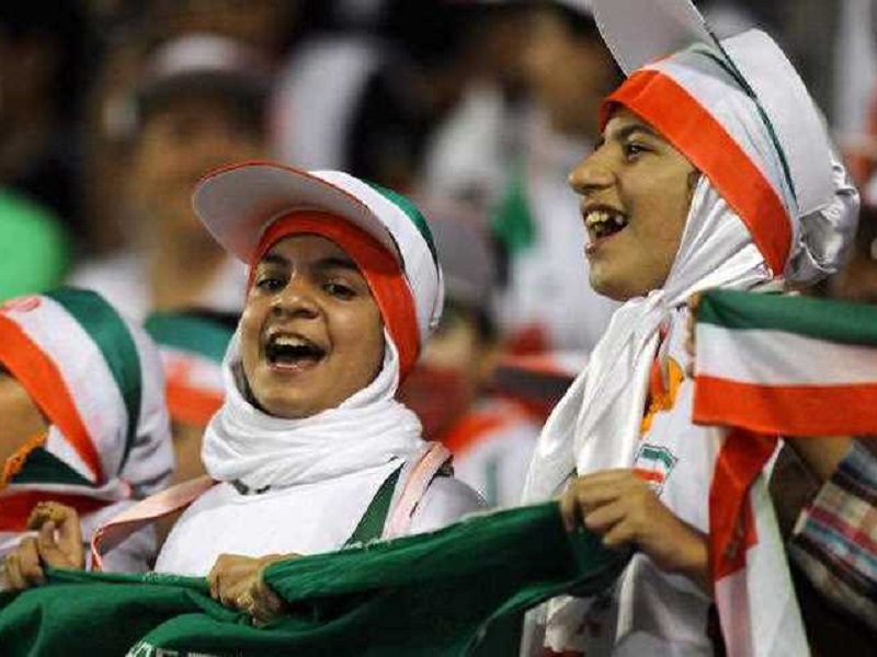 Иранским женщинам разрешили пройти на стадион