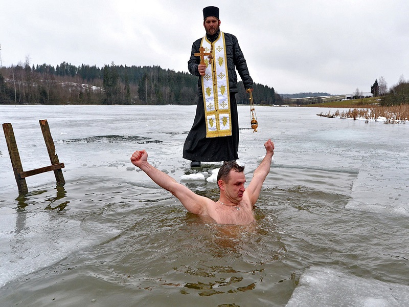 Крещение: традиции старые и новые