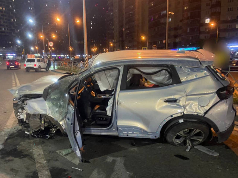 В Воронеже перевернулась легковушка