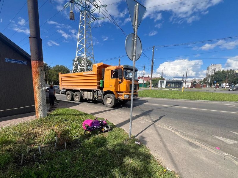 КамАЗ наехал на ребенка в Воронеже