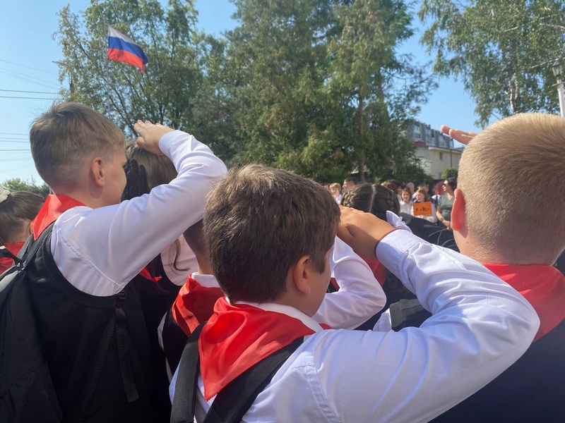Родители не спешат собирать детей в школу