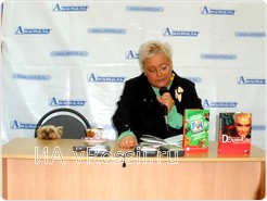 Светлана Конеген пришла на встречу с терьером Дусей