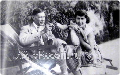 Замятин с женой. Ривьера. 1932 г.