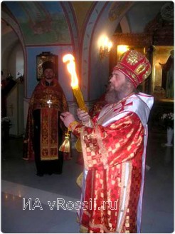 Епископ Тульский и Белевский Алексий с Благодатным огнём из Иерусалима в Светлое Христово Воскресенье 27 апреля 2008 года