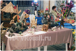 На общий суд были представлены поделки из дерева...