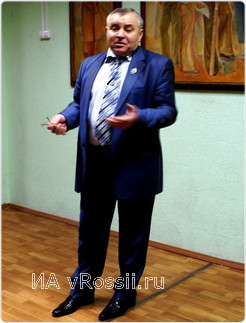С напутственной речью перед гостями выступил директор школы-интерната Игорь Батищев