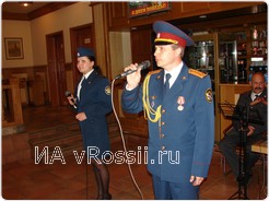 Перед ветеранами выступили творческие коллективы с песнями тех лет.