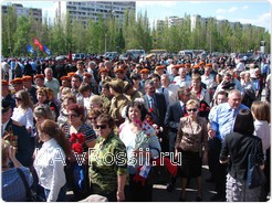 Тысячи воронежцев пришли на открытие памятника генералу Лизюкову.
