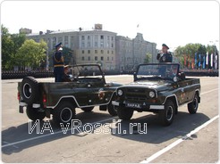 Парад принимал командующий 20-й гвардейской Краснознаменной общевойсковой армией генерал-майор Сергей Юдин.