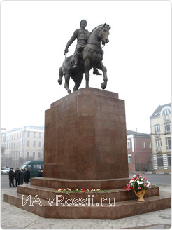 Памятник Олегу рязанскому на Соборной площади