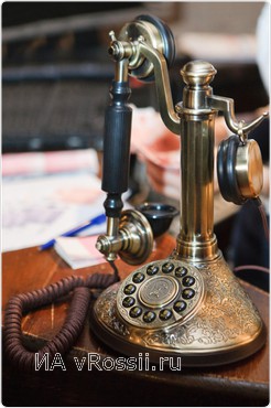 Стилизованный под старину телефон