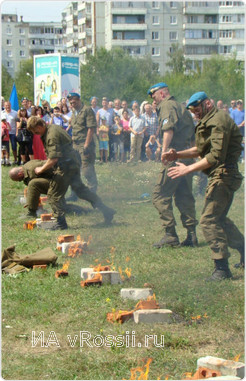 <em>Русский десантник может все</em>
