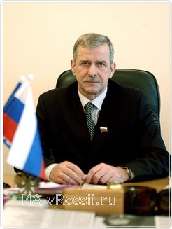 Александр Шипулин уходить с работы в думе пока не планирует.
