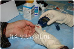 Умный прибор позволяет взять кровь из пальца совершенно безболезненно
