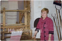 <em>Научный сотрудник Музея народной культуры Лариса Якубенко </em>