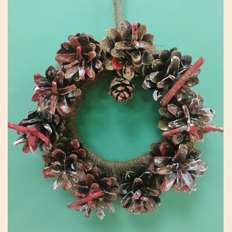 Новогодний венок из шишек