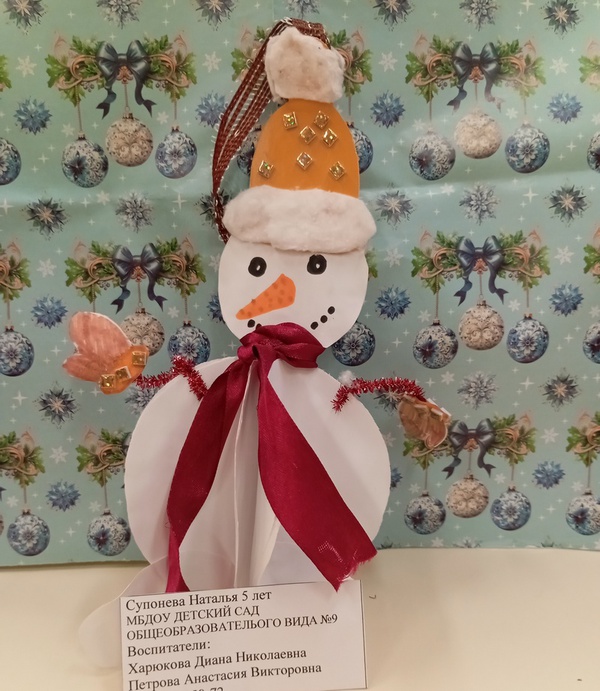 Веселый снеговик