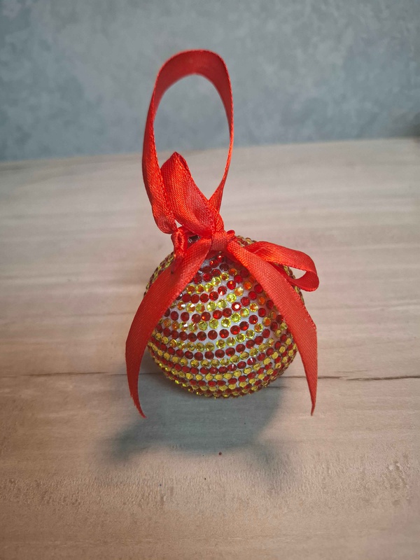 Елочный шарик