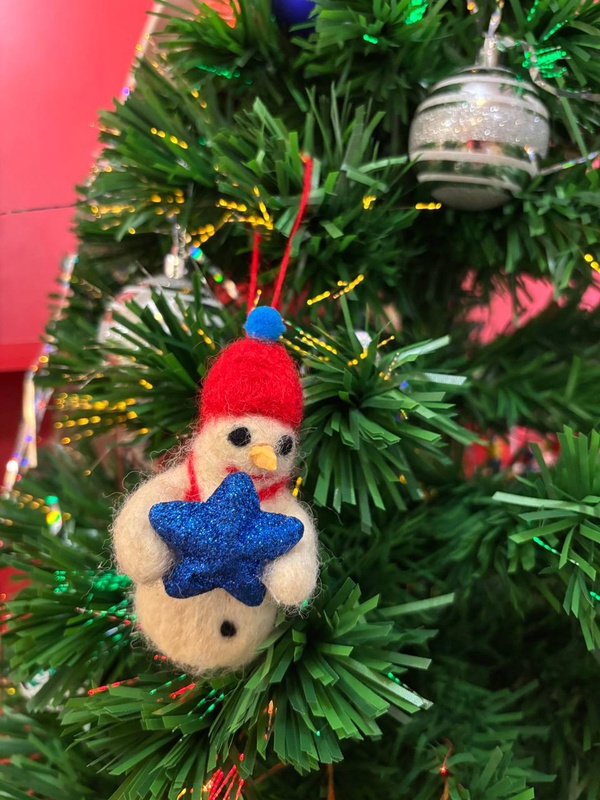 Веселый снеговик