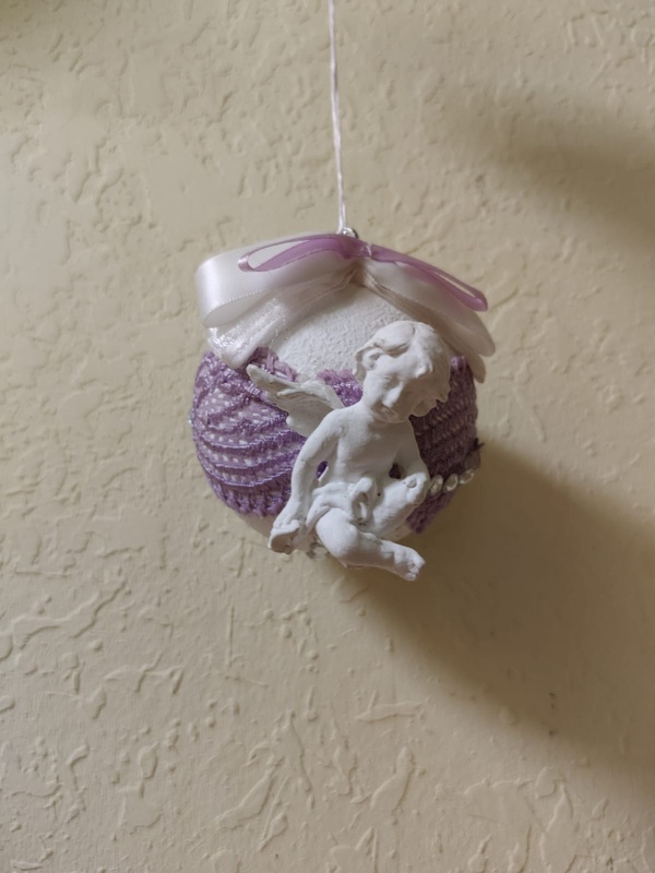 Ангел на шаре.