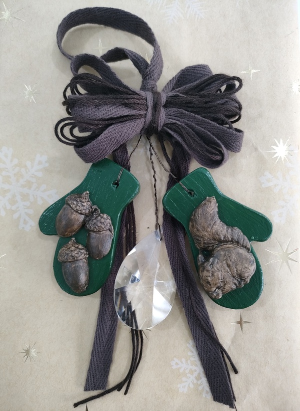 Новогодняя игрушка "Волшебные варежки"