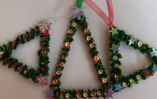 Ёлки в треугольных платьях