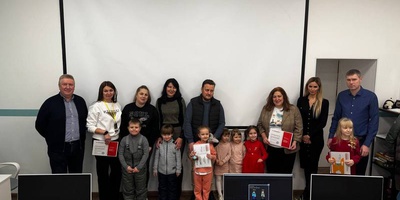 Участники новогоднего конкурса получили подарки