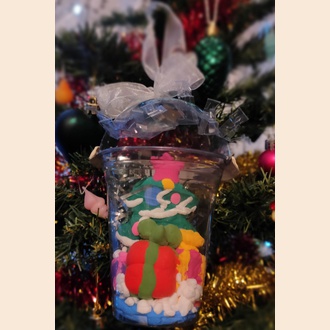 Подарочки под ёлочкой